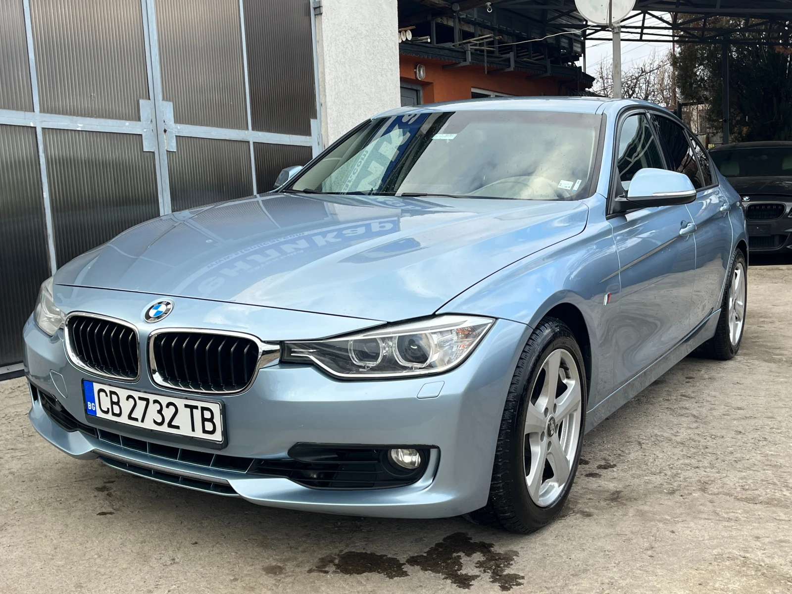 BMW 320 SPORT-NAVI-XENON - изображение 3