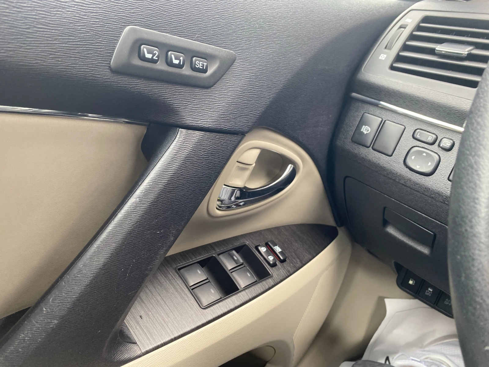 Toyota Avensis 2.0 AT Luxury, снимка 10 - Автомобили и джипове - 54358775