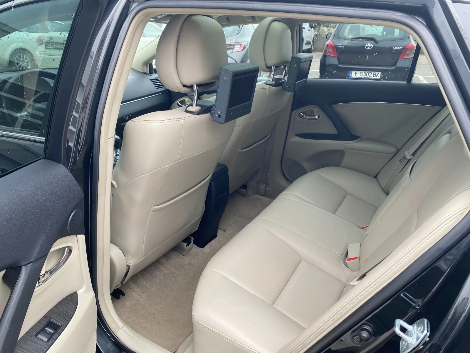 Toyota Avensis 2.0 AT Luxury, снимка 12 - Автомобили и джипове - 54358775