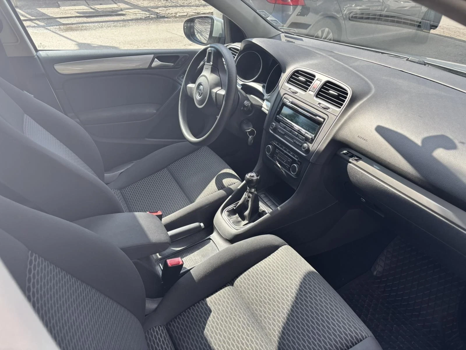 VW Golf 1.2 TSI, снимка 8 - Автомобили и джипове - 54396075