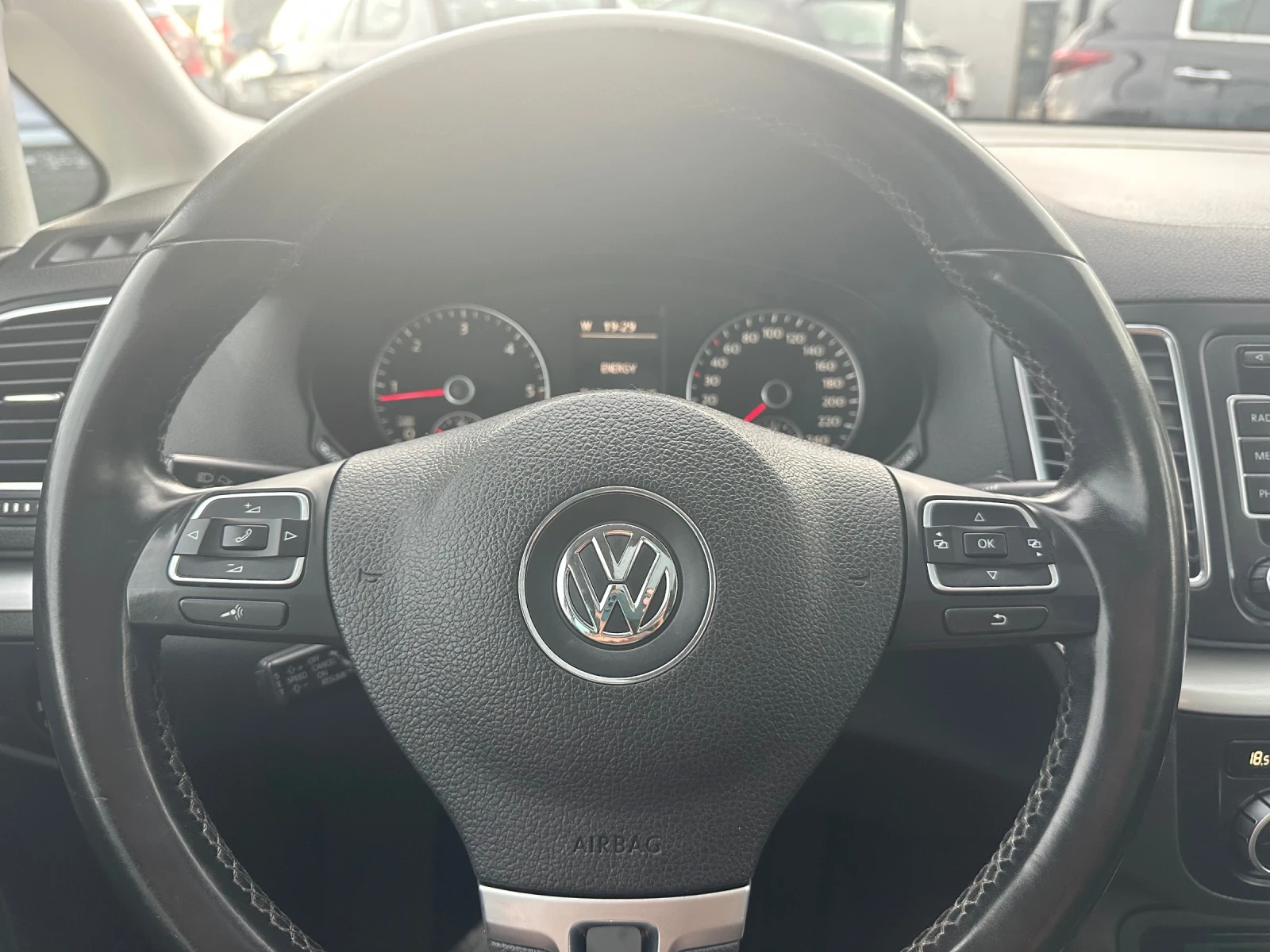 VW Sharan 2.0-TDI-140k.c-НАВИ, снимка 9 - Автомобили и джипове - 55272610