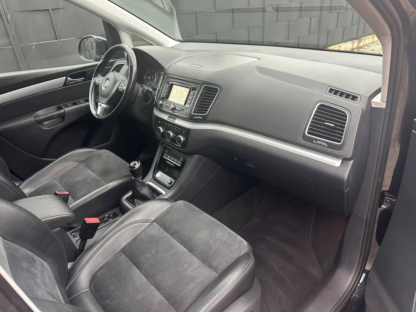VW Sharan 2.0-TDI-140k.c-НАВИ, снимка 11 - Автомобили и джипове - 55272610