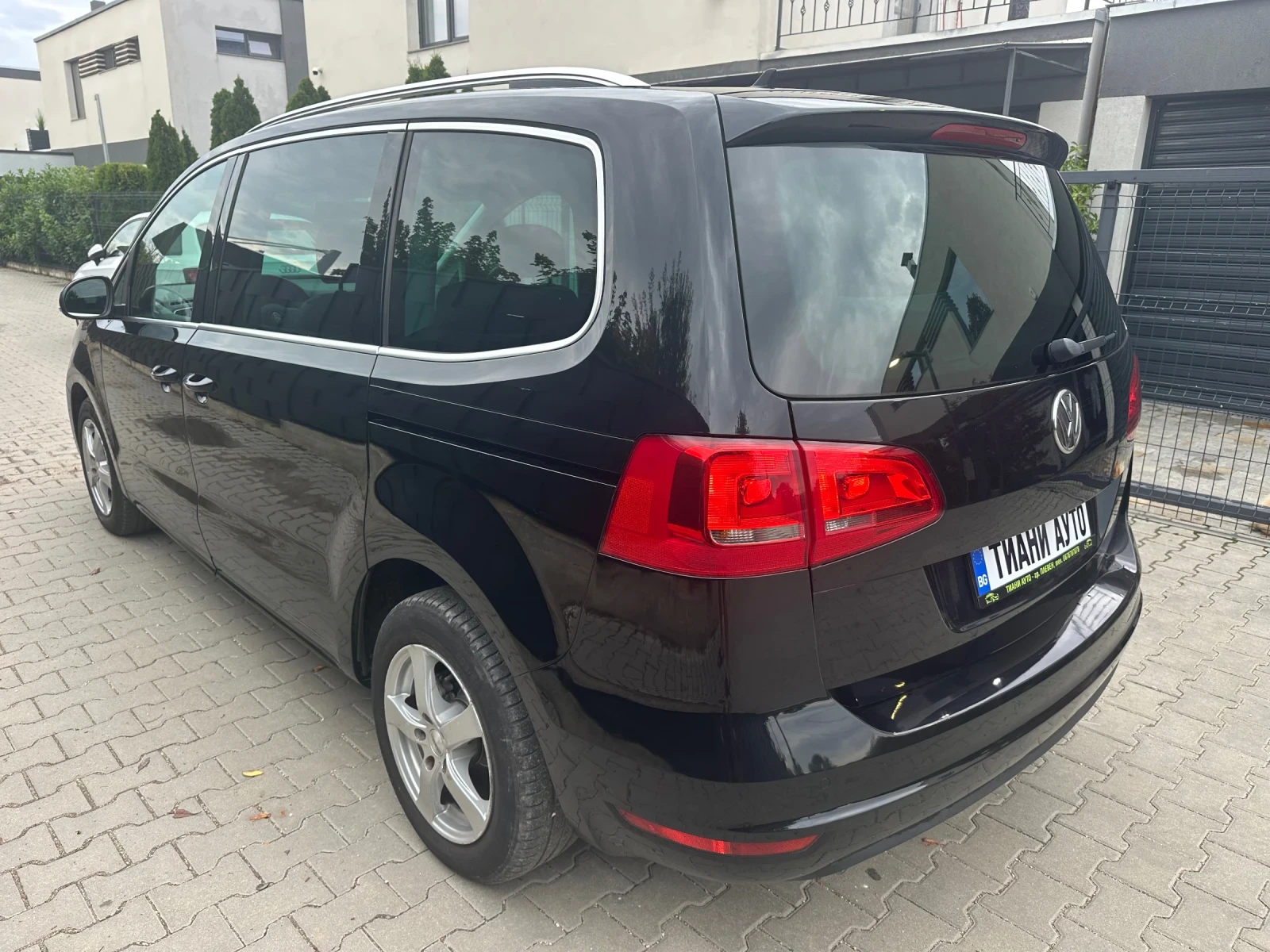 VW Sharan 2.0-TDI-140k.c-НАВИ, снимка 6 - Автомобили и джипове - 55272610