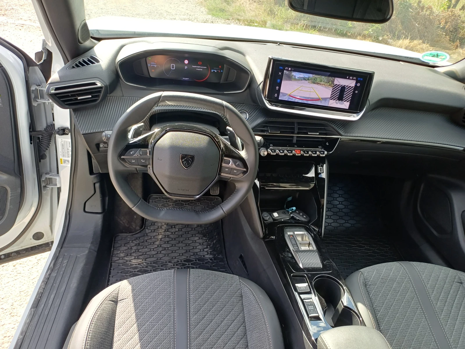 Peugeot 2008 1.2 HYBRID ALLURE, снимка 12 - Автомобили и джипове - 55282452