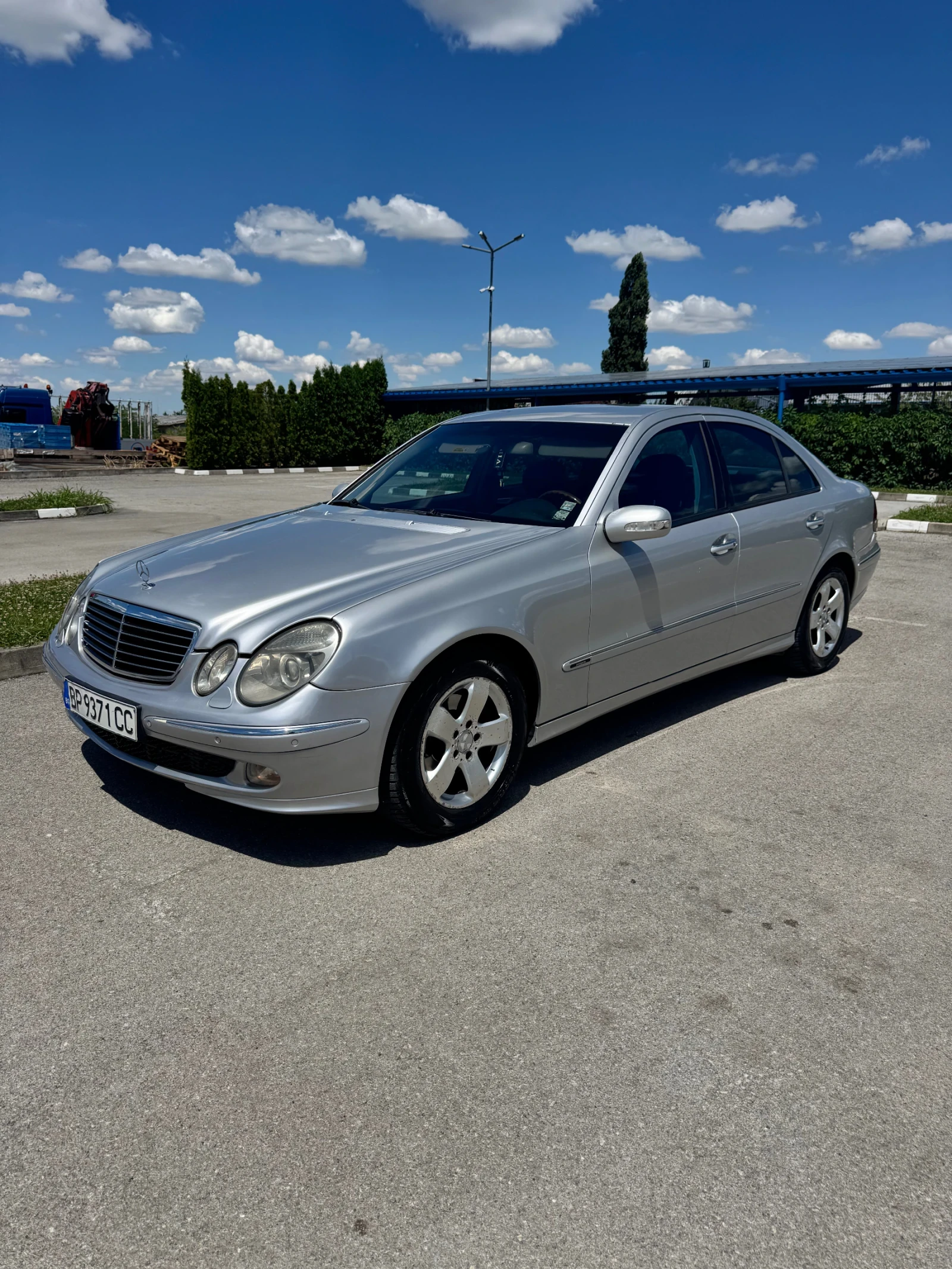 Mercedes-Benz E 270 Avangarde, снимка 2 - Автомобили и джипове - 55494463