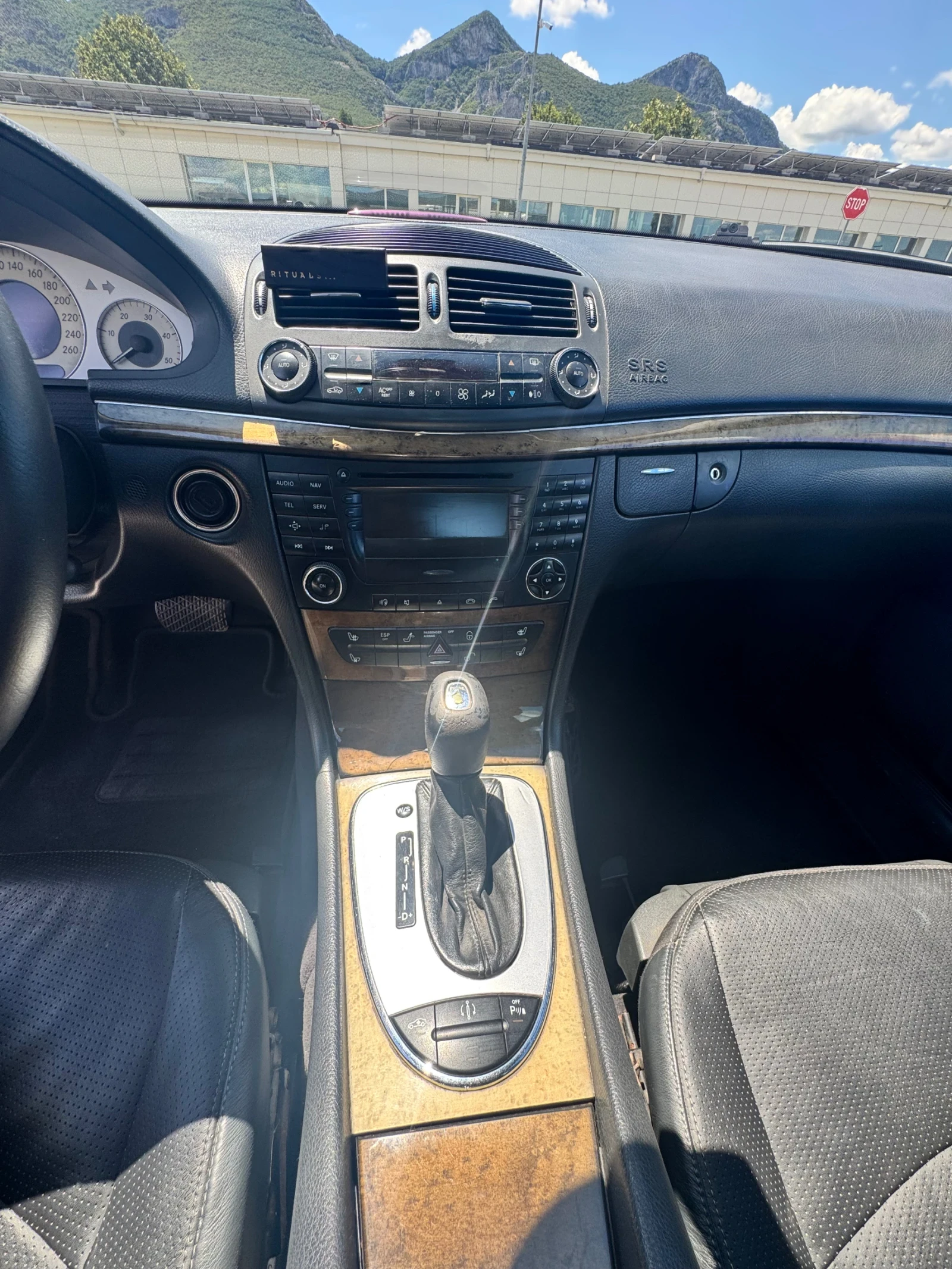 Mercedes-Benz E 270 Avangarde, снимка 11 - Автомобили и джипове - 55494463