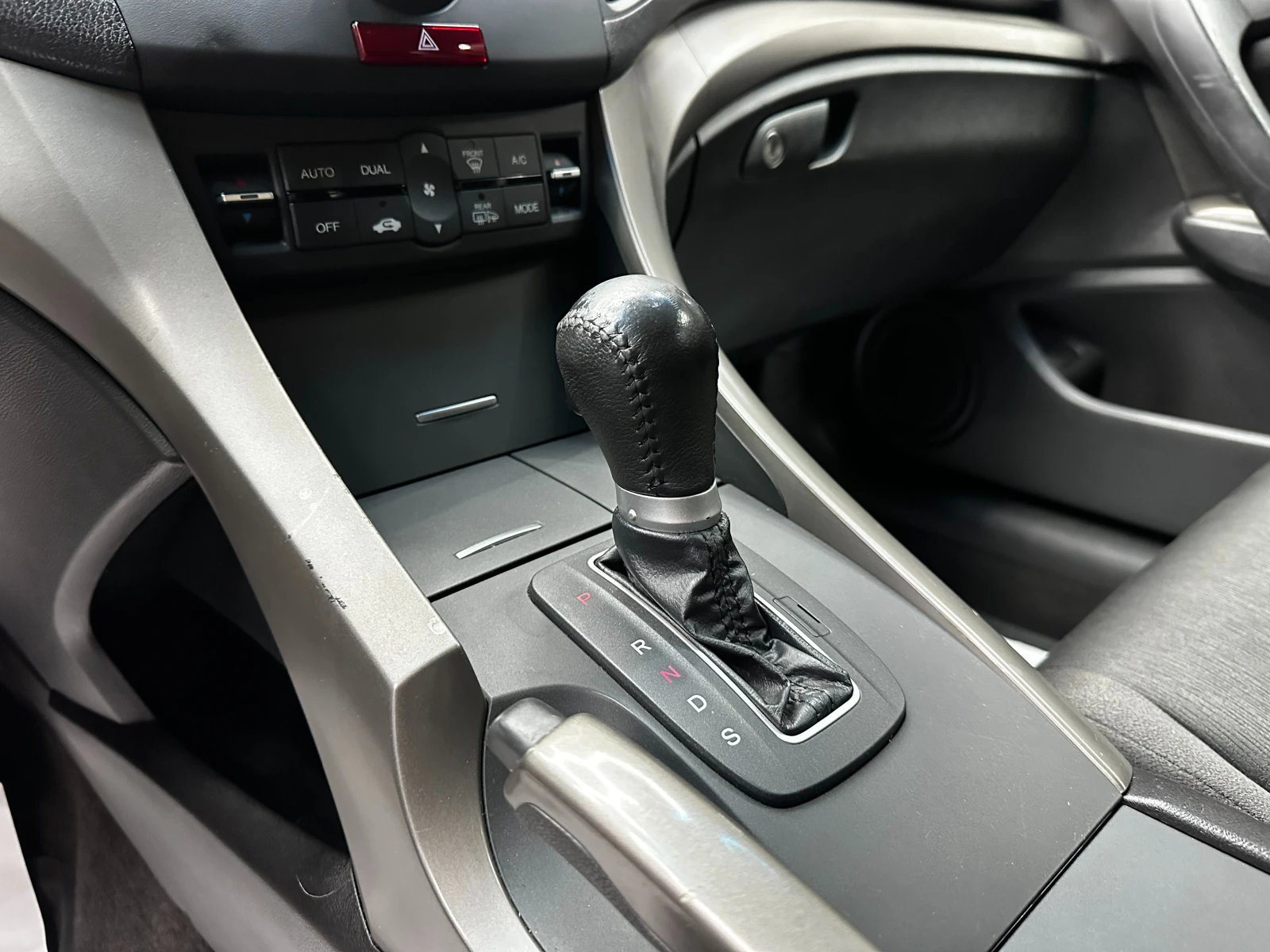 Honda Accord 2.0i 156 к.с. , снимка 13 - Автомобили и джипове - 56463790