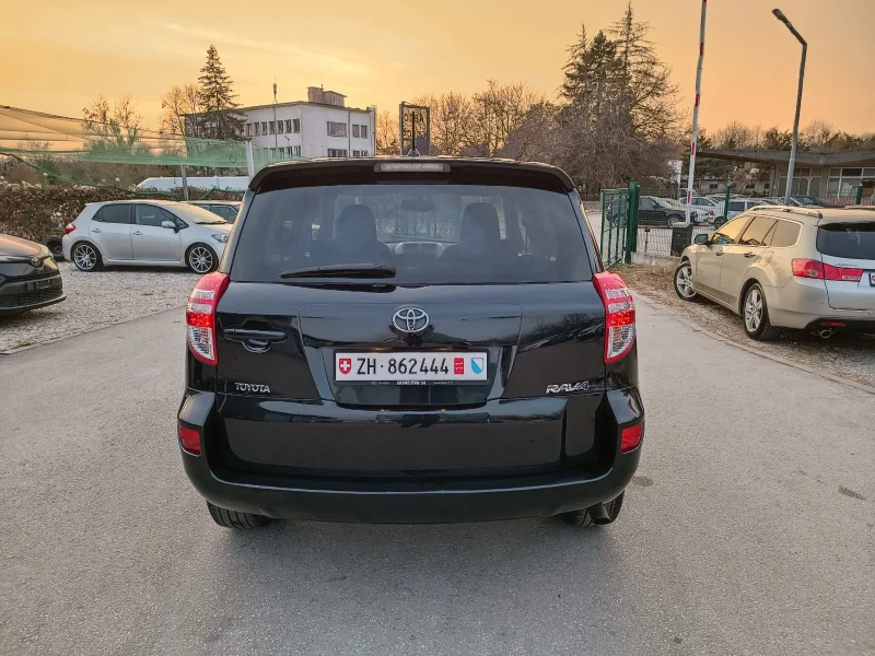 Toyota Rav4 2.0i-158кс-ШВЕЙЦАРИЯ-РЪЧКА-6ск-4х4-FACELIFT, снимка 4 - Автомобили и джипове - 47920763