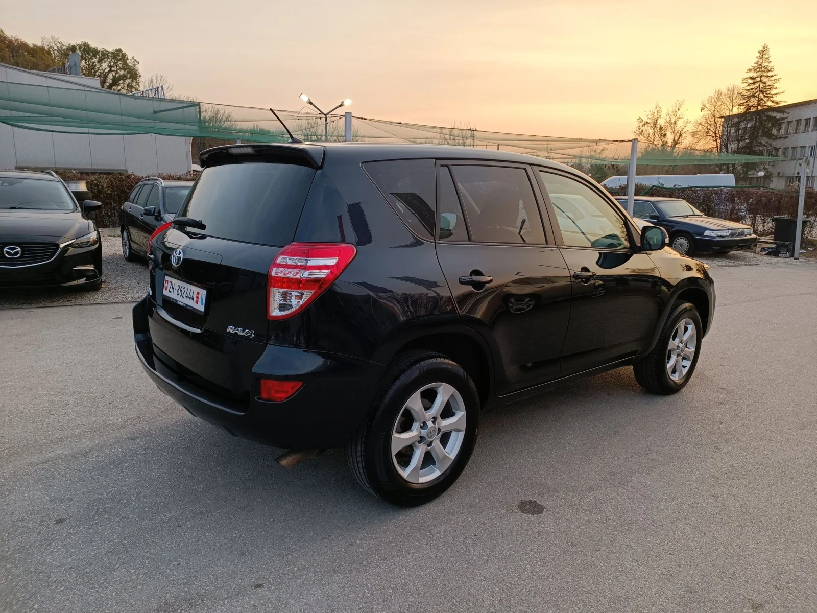 Toyota Rav4 2.0i-158кс-ШВЕЙЦАРИЯ-РЪЧКА-6ск-4х4-FACELIFT - изображение 3