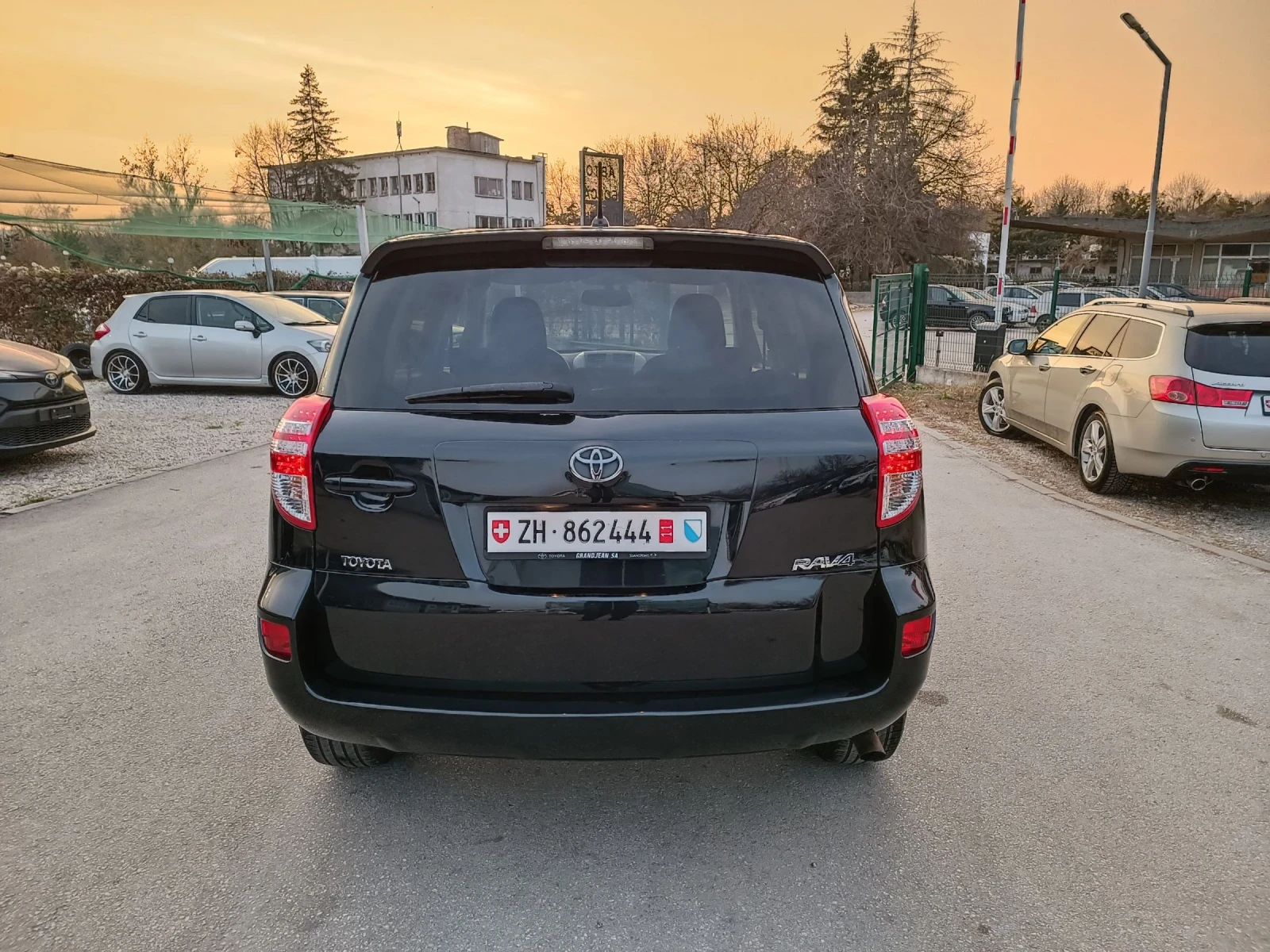 Toyota Rav4 2.0i-158кс-ШВЕЙЦАРИЯ-РЪЧКА-6ск-4х4-FACELIFT - изображение 4