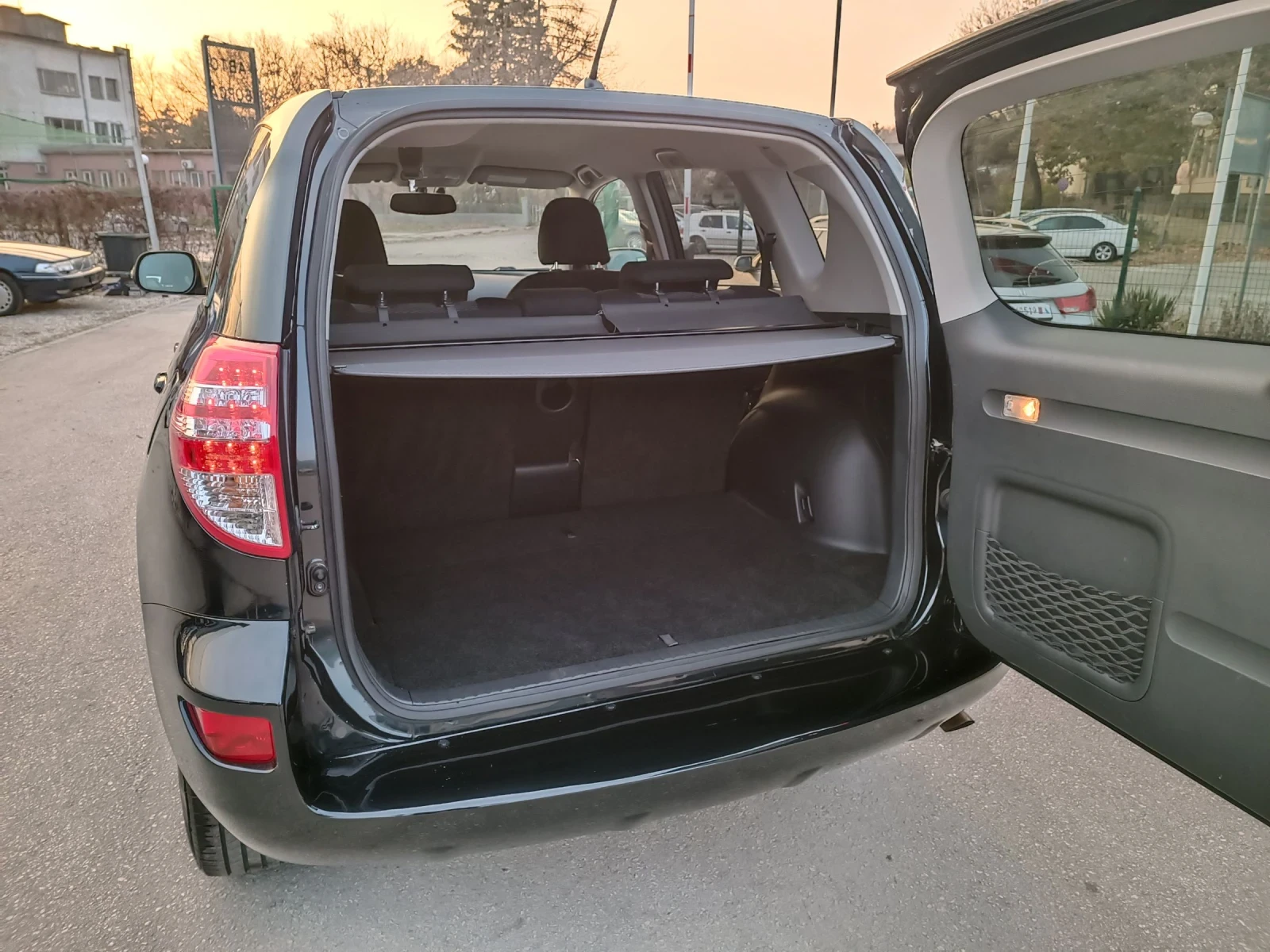 Toyota Rav4 2.0i-158кс-ШВЕЙЦАРИЯ-РЪЧКА-6ск-4х4-FACELIFT - изображение 5