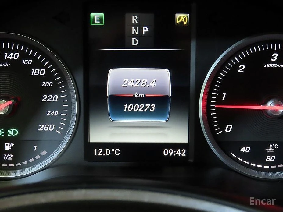 Mercedes-Benz GLC 220  - изображение 9