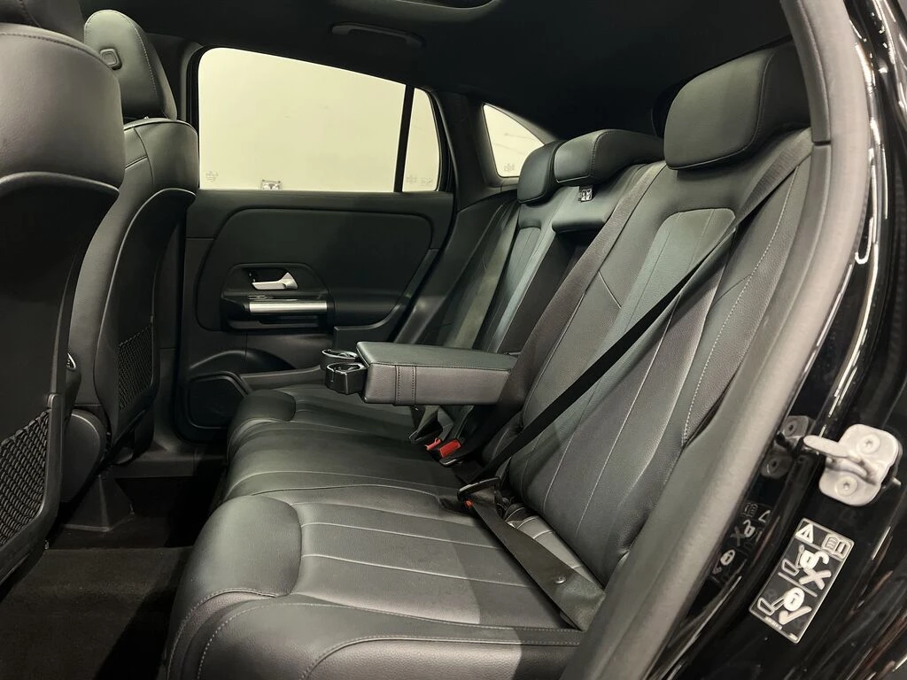 Mercedes-Benz GLA 250 AWD | HEATED SEATS| SUNROOF | CarPlay, снимка 12 - Автомобили и джипове - 53767005