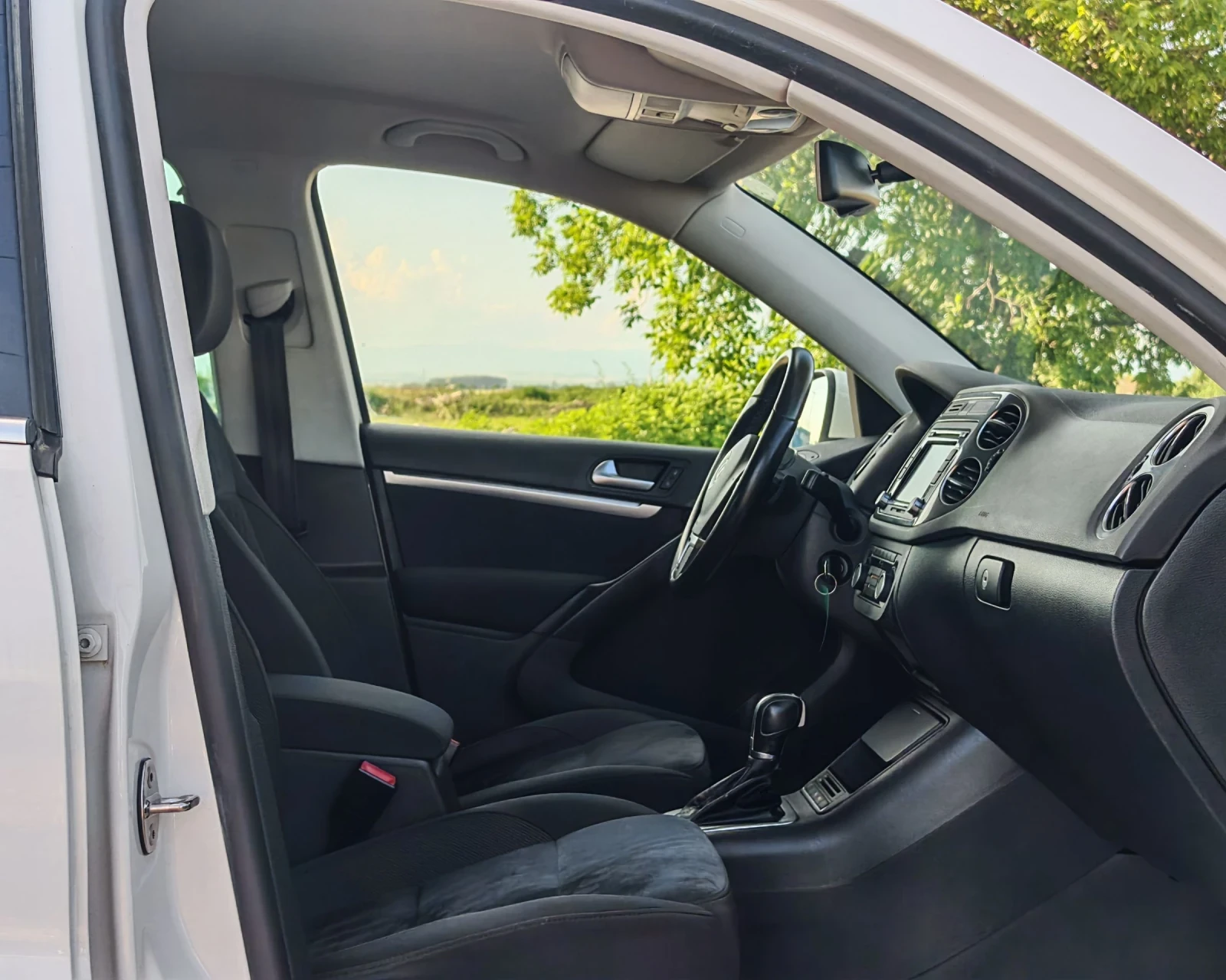 VW Tiguan 2.0 140 К.С. ДИЗЕЛ!АВТОМАТ! 4Х4! , снимка 10 - Автомобили и джипове - 54840382