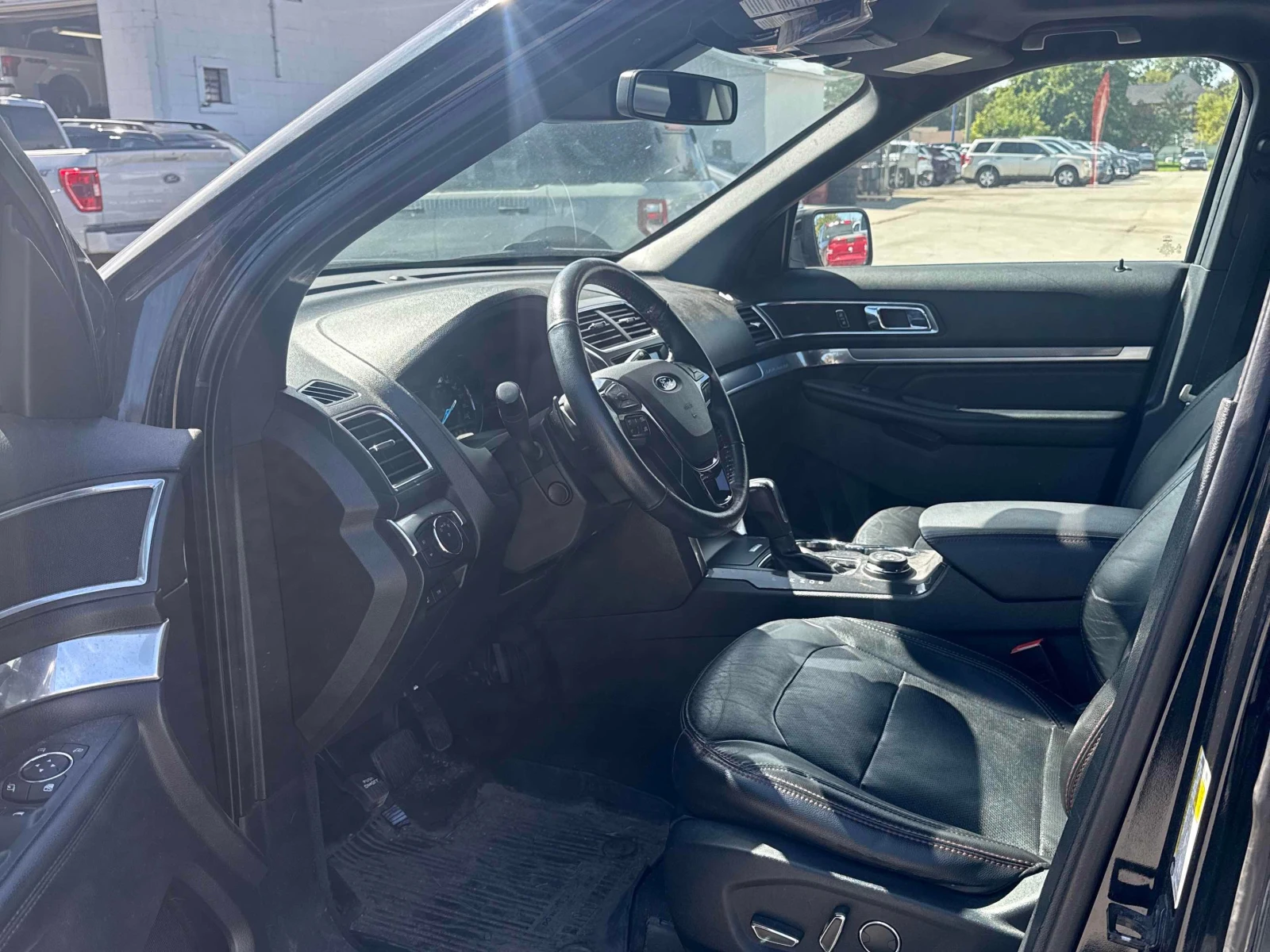 Ford Explorer Sport* CARFAX* АВТОКРЕДИТ БЕЗ ПЪРВОНАЧАЛНА ВНОСКА*, снимка 5 - Автомобили и джипове - 56154324