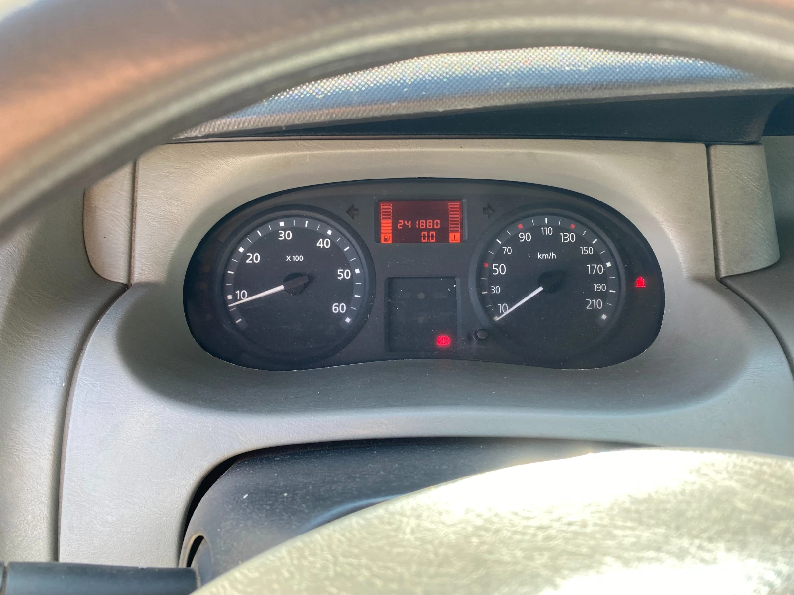 Renault Trafic 2.0dci 90к.с - изображение 10