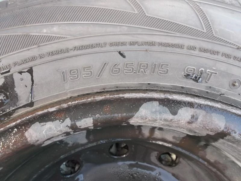 Гуми Зимни 195/65R15, снимка 5 - Гуми и джанти - 16385980