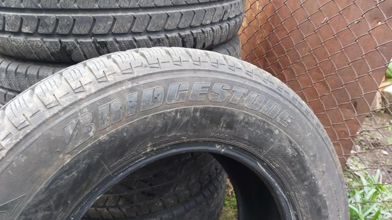 Гуми Зимни 235/70R16, снимка 4 - Гуми и джанти - 27927503