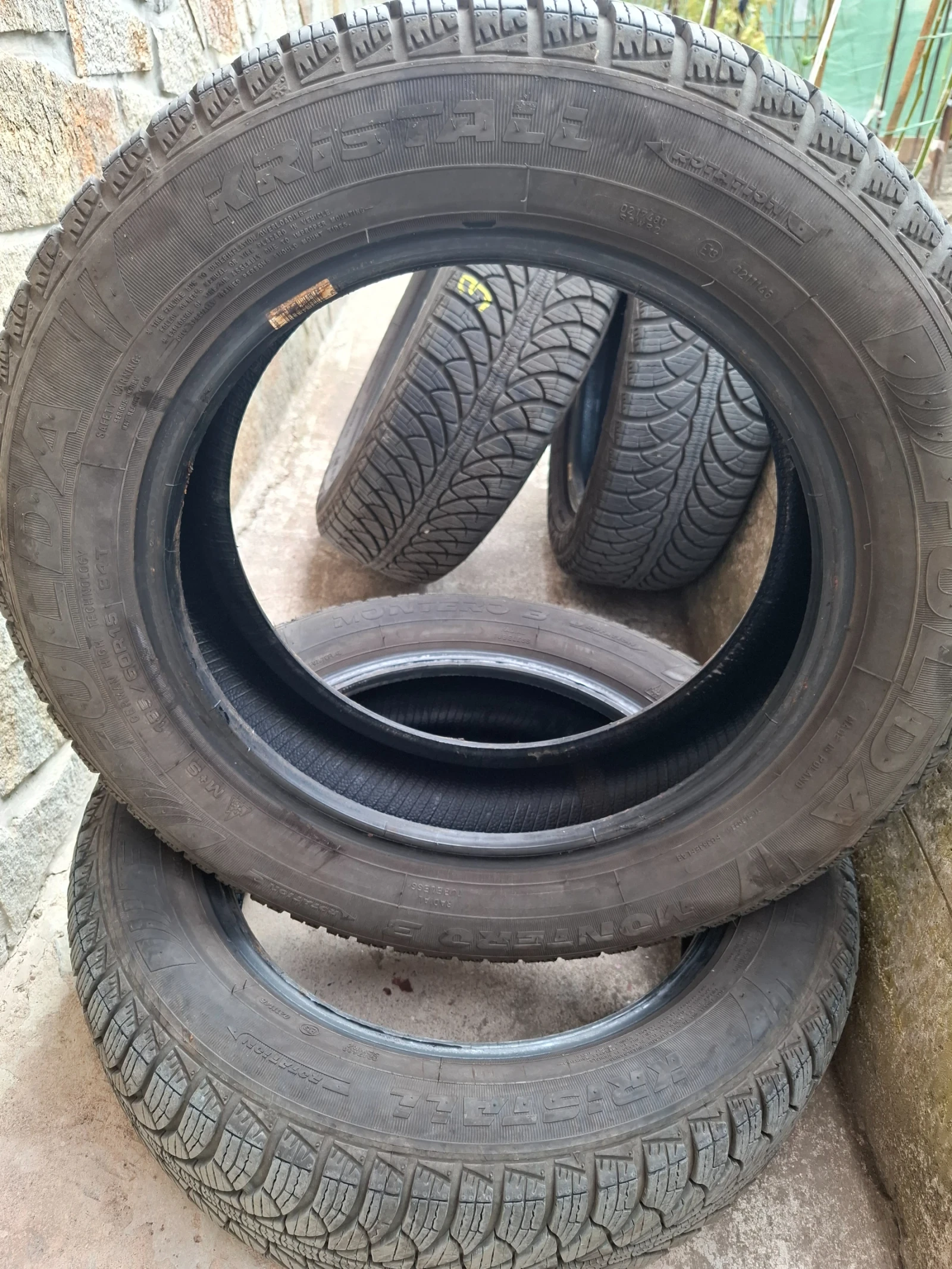 Гуми Зимни 185/60R15, снимка 9 - Гуми и джанти - 56217607