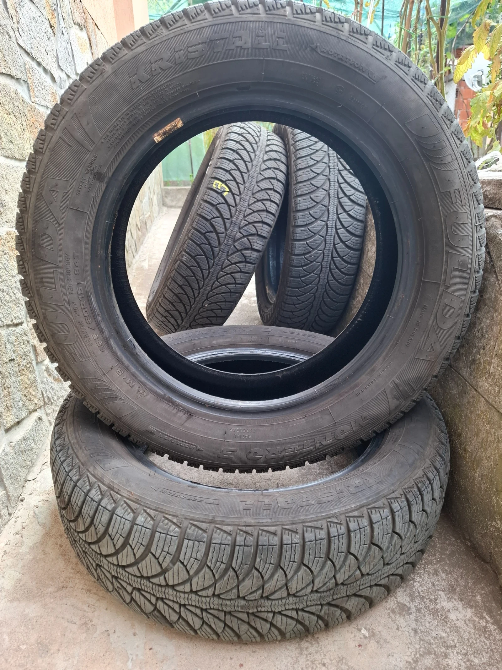 Гуми Зимни 185/60R15, снимка 5 - Гуми и джанти - 56217607