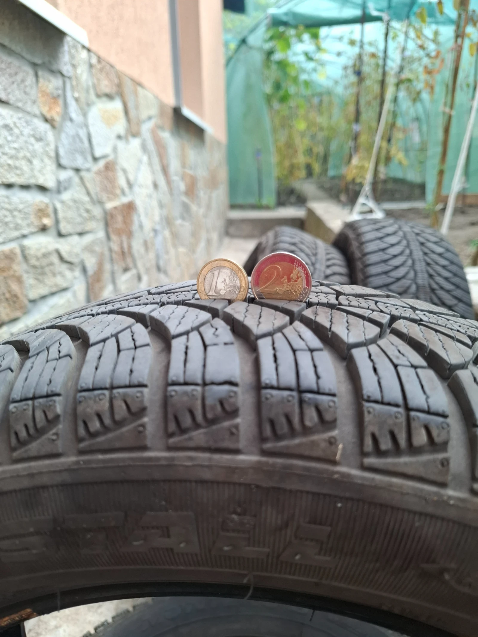 Гуми Зимни 185/60R15, снимка 8 - Гуми и джанти - 56217607