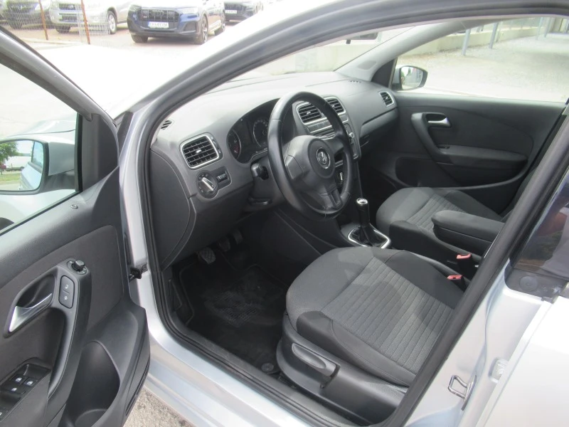 VW Polo 1.6TDI 90ps * ПЕРФЕКТЕН* , снимка 11 - Автомобили и джипове - 46397649