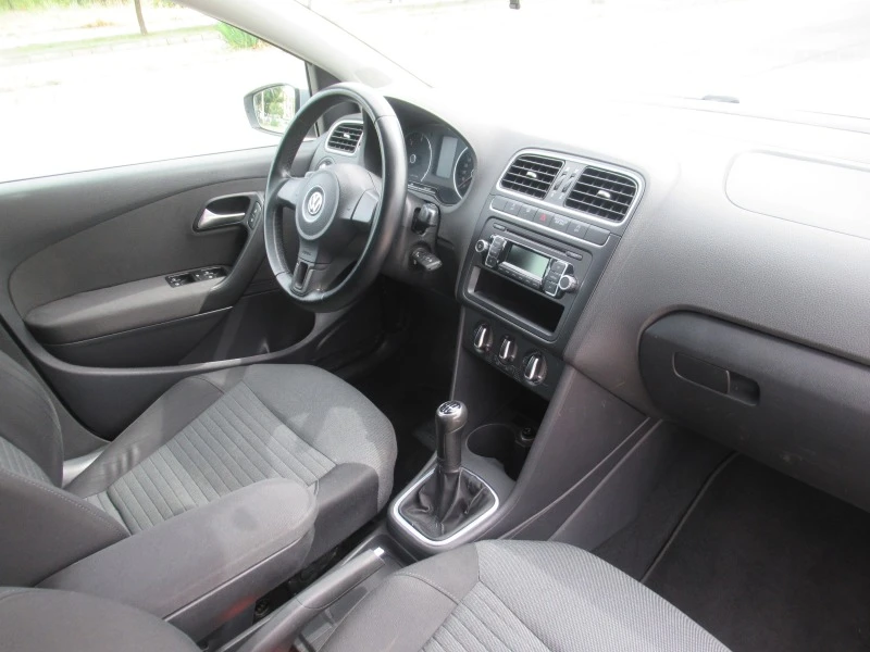 VW Polo 1.6TDI 90ps * ПЕРФЕКТЕН* , снимка 10 - Автомобили и джипове - 46397649