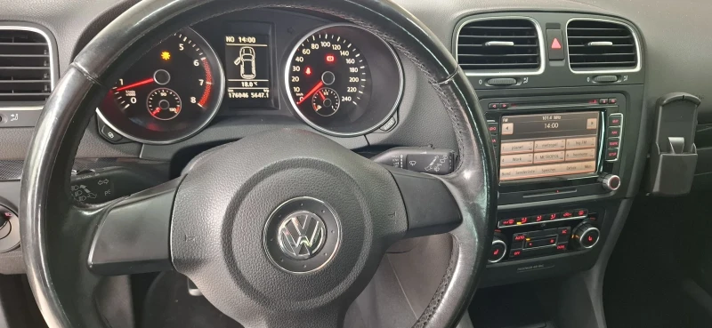 VW Golf 1.6i 102kc full, снимка 13 - Автомобили и джипове - 47209016