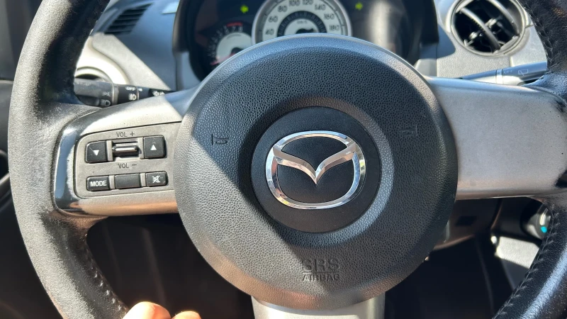 Mazda 2, снимка 13 - Автомобили и джипове - 51570970