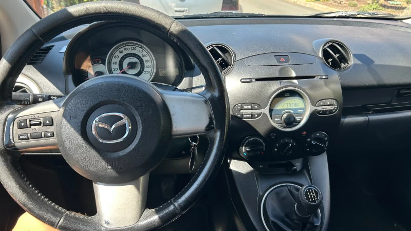 Mazda 2, снимка 9 - Автомобили и джипове - 51570970