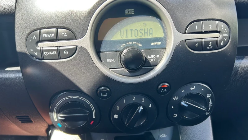 Mazda 2, снимка 12 - Автомобили и джипове - 51570970