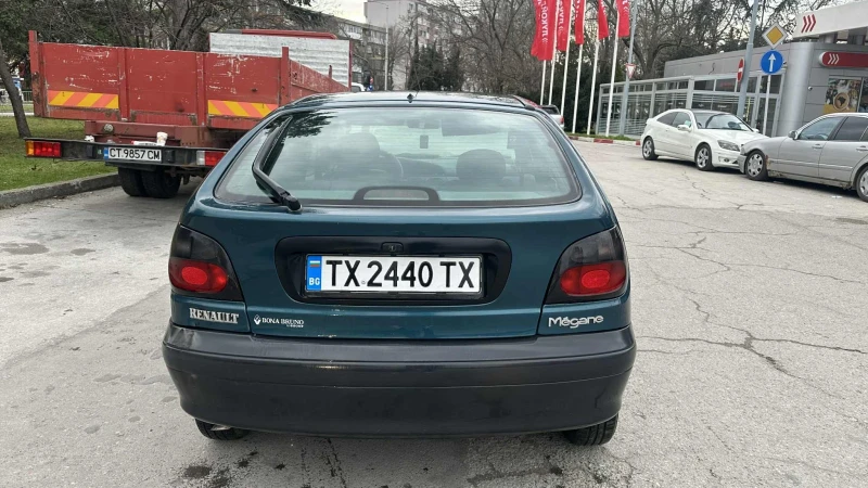 Renault Megane 1.4i, снимка 4 - Автомобили и джипове - 52933751