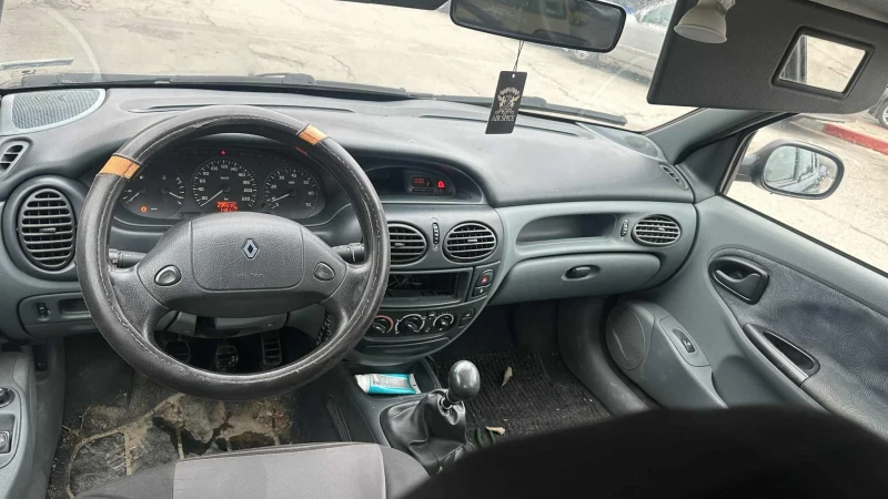 Renault Megane 1.4i, снимка 7 - Автомобили и джипове - 52933751