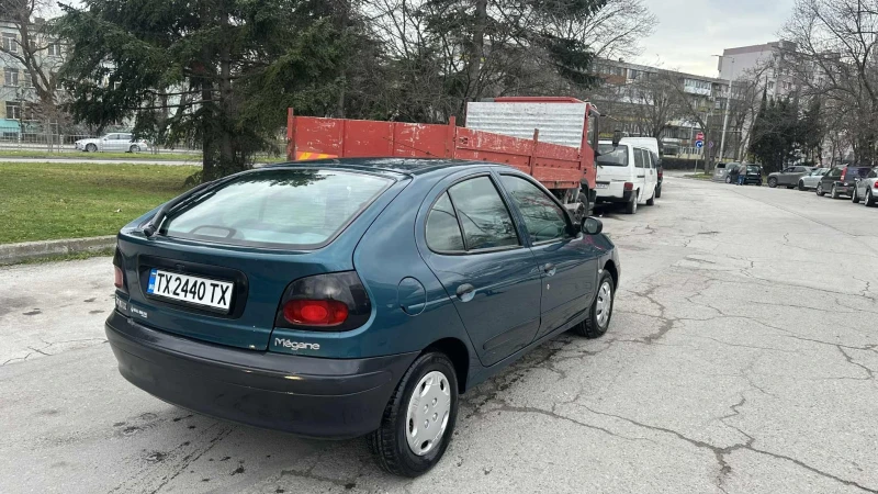 Renault Megane 1.4i, снимка 2 - Автомобили и джипове - 52933751