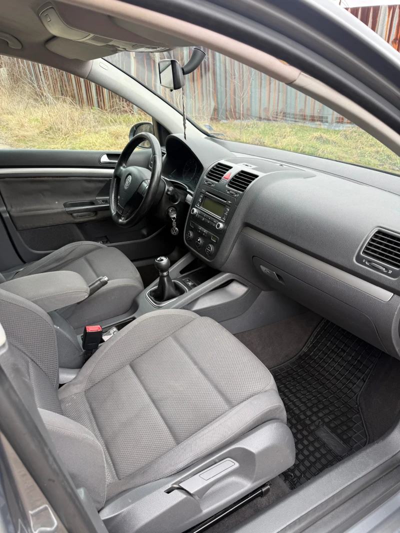 VW Golf 1.6 FSI/ГАЗ, снимка 9 - Автомобили и джипове - 53362750