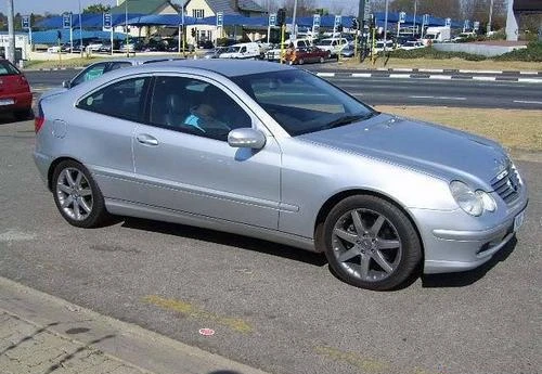 Mercedes-Benz C 220 2.2CDI-4БР, снимка 1 - Автомобили и джипове - 48331677