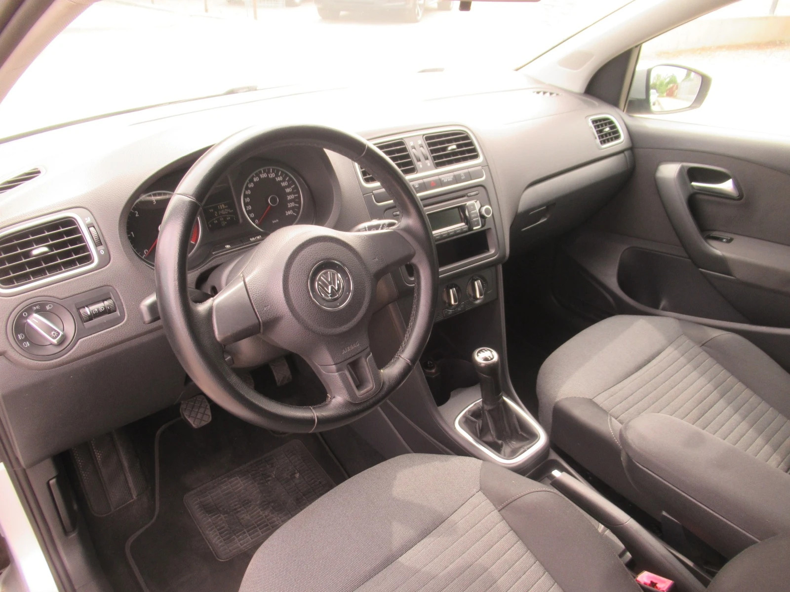 VW Polo 1.6TDI 90ps * ПЕРФЕКТЕН*  | Mobile.bg — изображение 12
