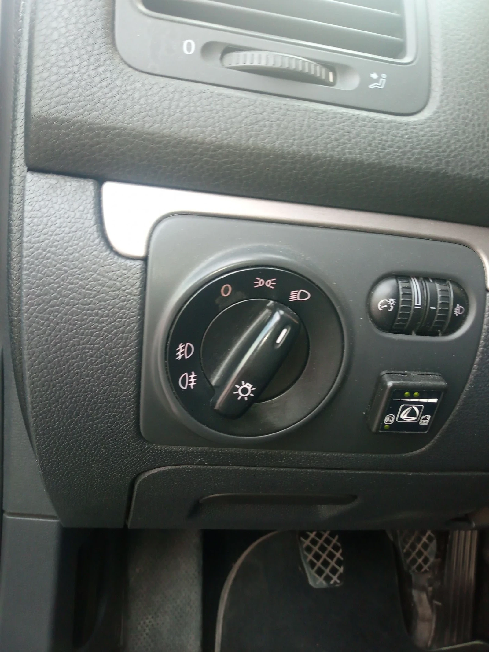 VW Golf 1.6 газ, снимка 11 - Автомобили и джипове - 53958682