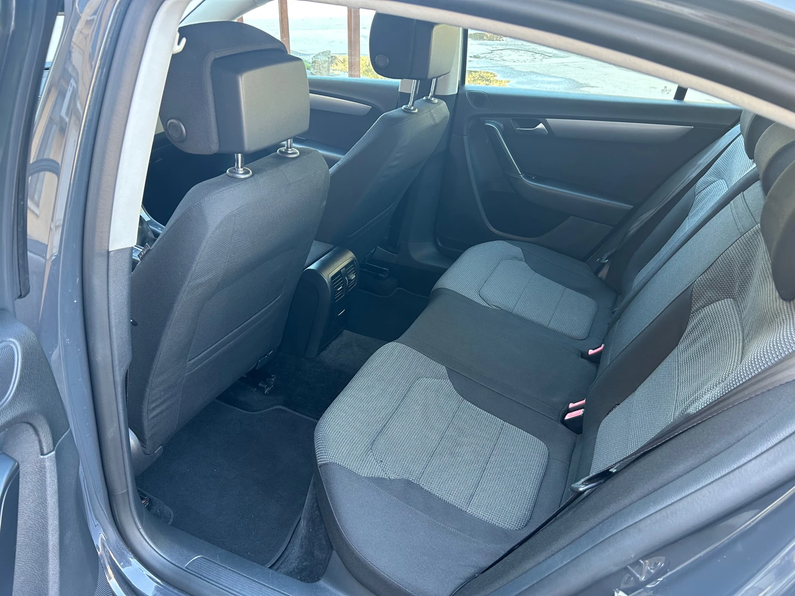 VW Passat 2.0TDI-140к.с-НАВИ-ИТАЛИЯ!, снимка 9 - Автомобили и джипове - 54103538