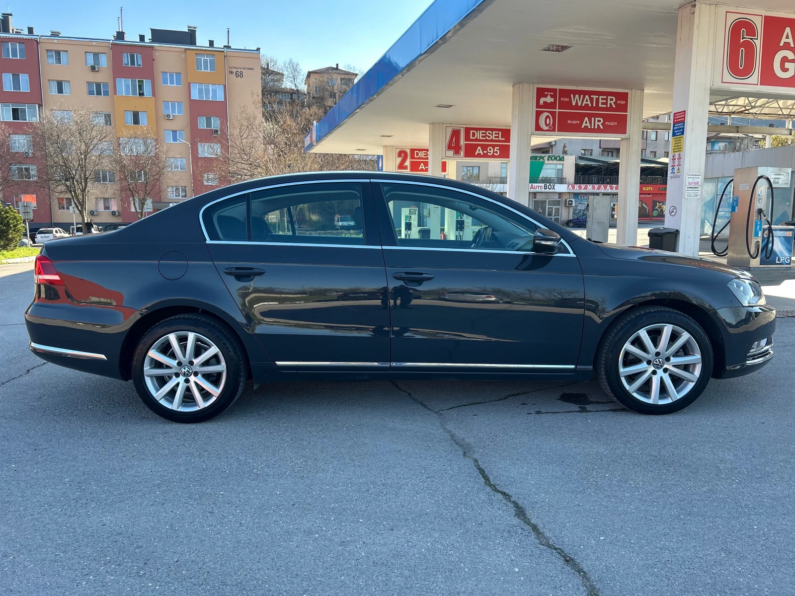 VW Passat 2.0TDI-140к.с-НАВИ-ИТАЛИЯ!, снимка 11 - Автомобили и джипове - 54103538