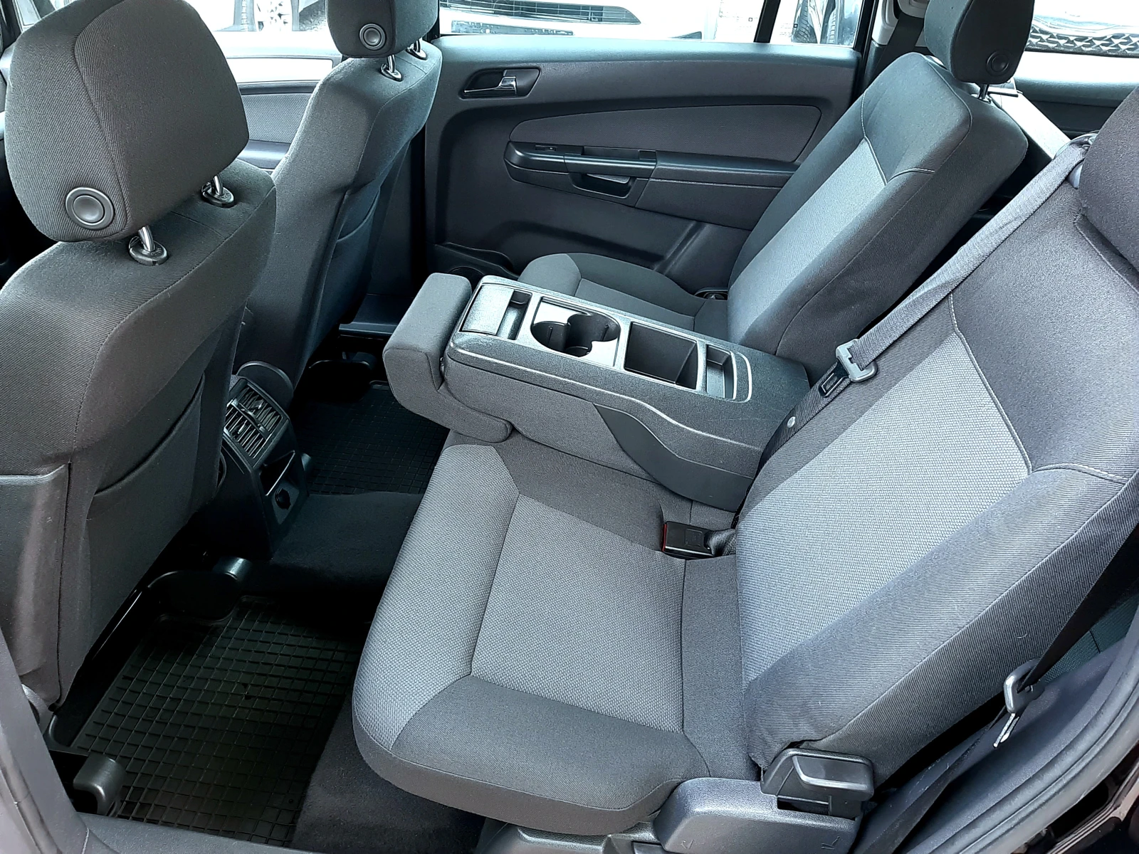 Opel Zafira 1.6-105-COSMO ! , снимка 13 - Автомобили и джипове - 54634961
