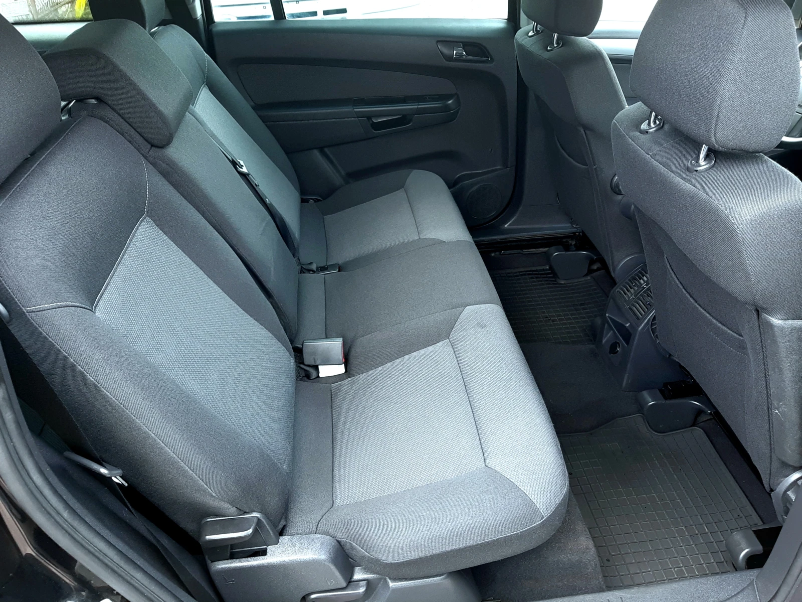 Opel Zafira 1.6-105-COSMO ! , снимка 14 - Автомобили и джипове - 54634961