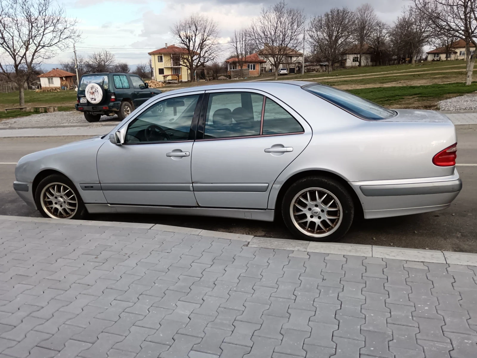 Mercedes-Benz E 220