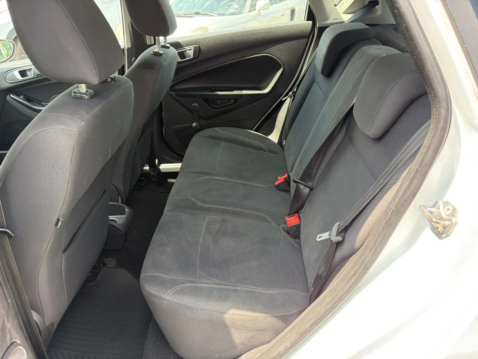 Ford Fiesta, снимка 13 - Автомобили и джипове - 55666431