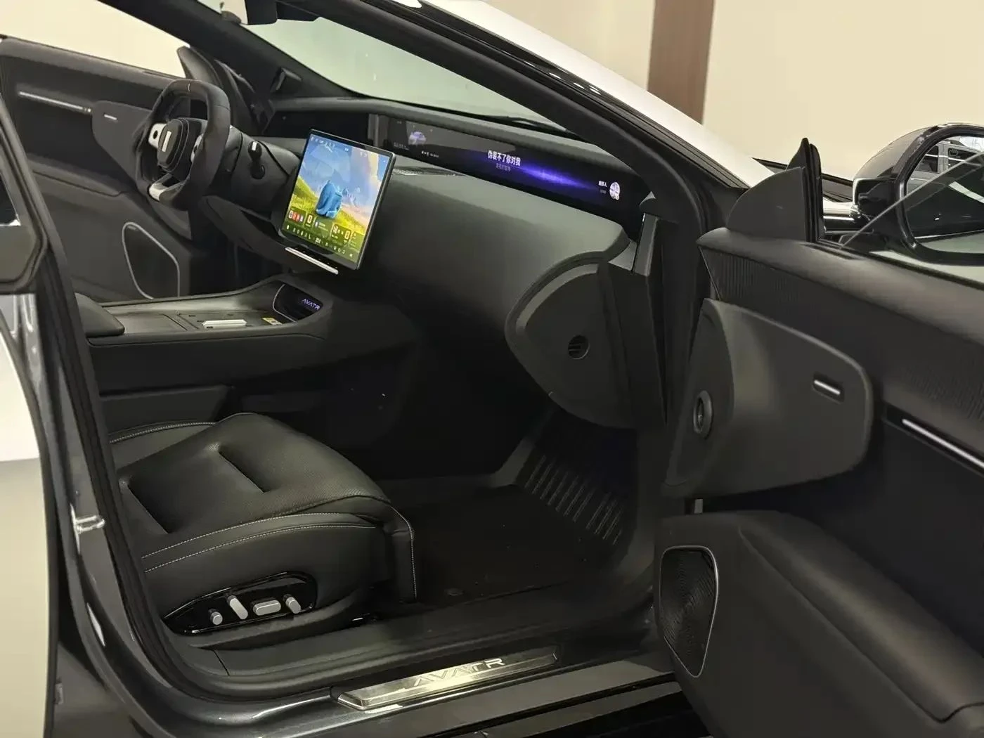 Avatr 12, снимка 14 - Автомобили и джипове - 56710469