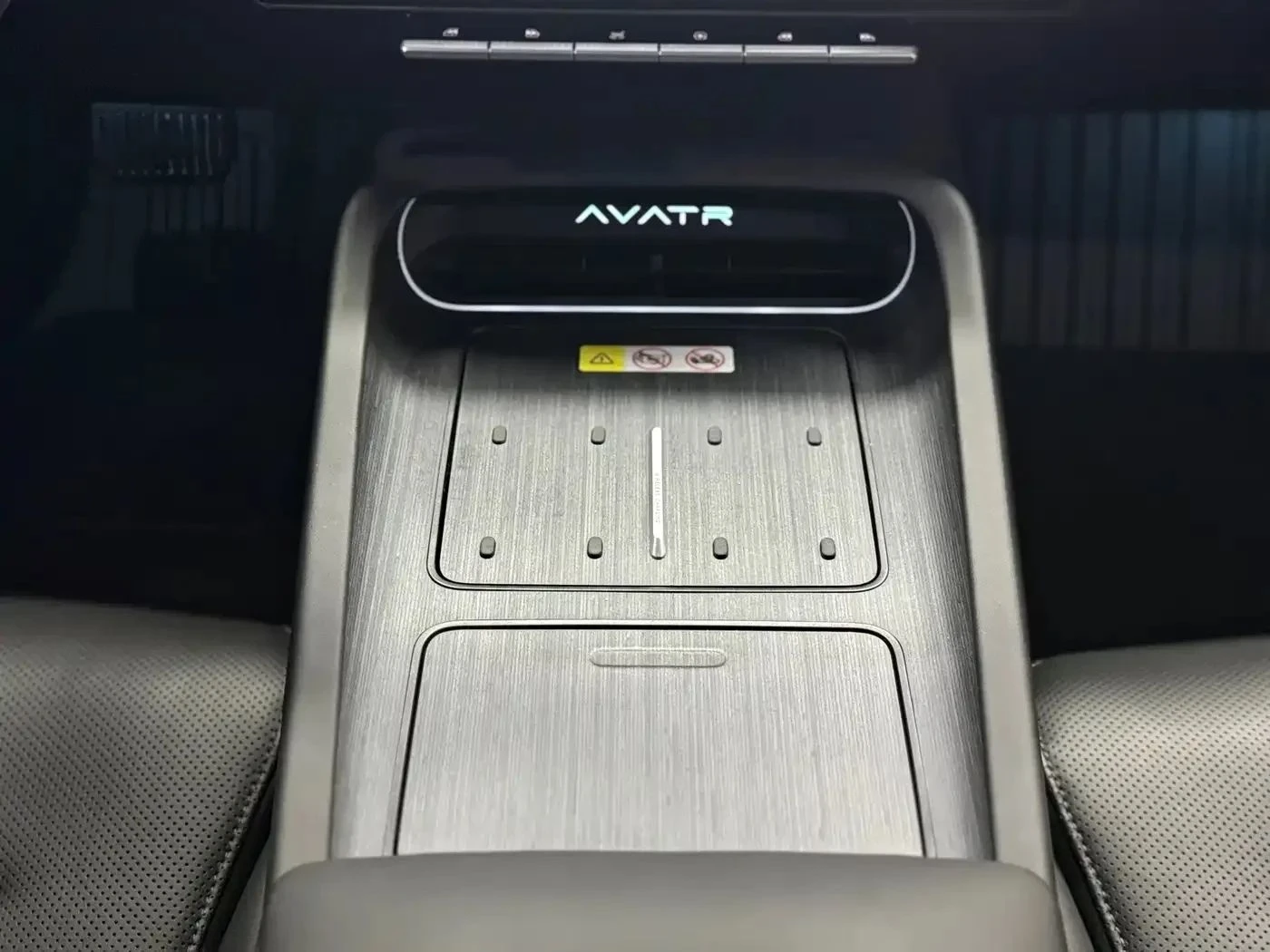 Avatr 12, снимка 16 - Автомобили и джипове - 56710469
