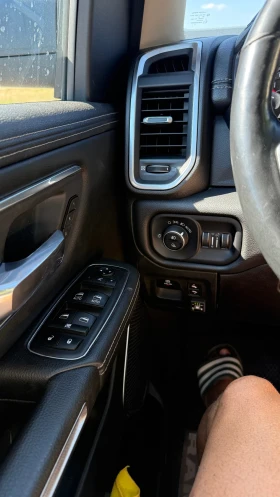 Dodge RAM 1500 Laramie - 5.7 HEMI, V8 - ГАЗ - Hardtop - Обслужен, снимка 13