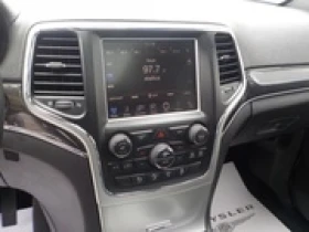 Jeep Grand cherokee OVERLAND* 8ZF* PANO - 25000 лв. / 12782.30 € - 31330237 14