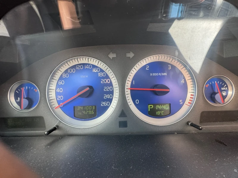 Volvo Xc90 2.4 D5, снимка 10 - Автомобили и джипове - 51737376