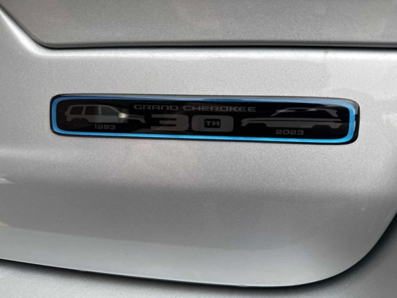 Jeep Grand cherokee * 30th Anniversary * CARFAX * БЕЗ ПЪРВОНАЧАЛНА ВНО, снимка 13 - Автомобили и джипове - 53149630